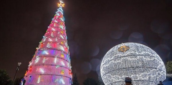 Navidad en Chignahuapan - árbol y esfera monumentales